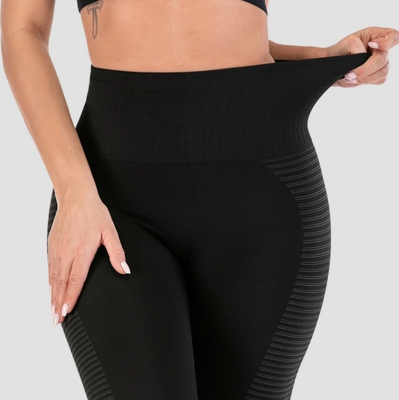 High Waisted Seamless Leggings - Picture 2 of 4